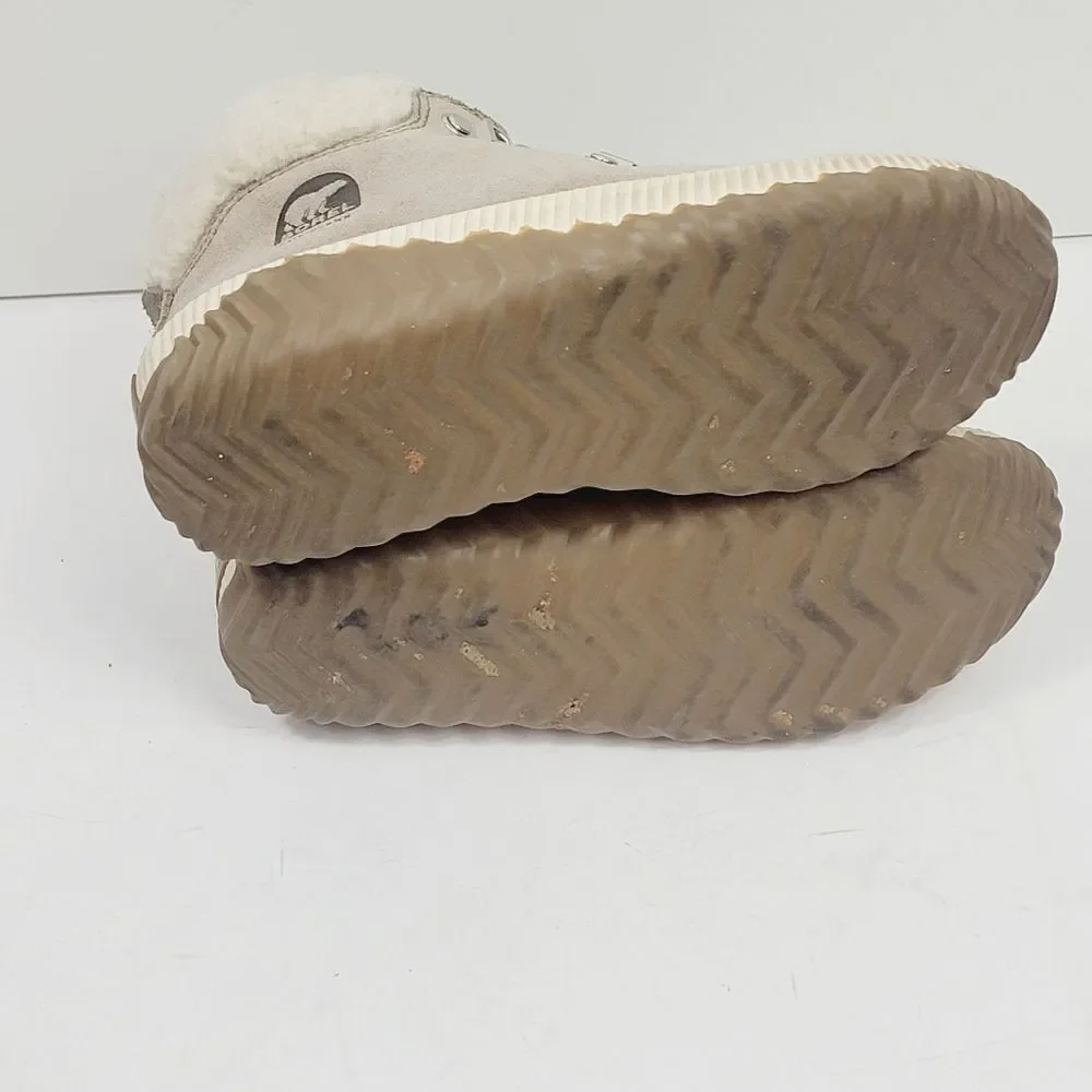 Sorel Kids Out and About Conquest Boots Size 1 Grayish Tan Suede